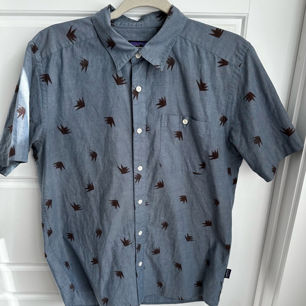 Patagonia Short Sleeve Button-Down Shirt Size Medium